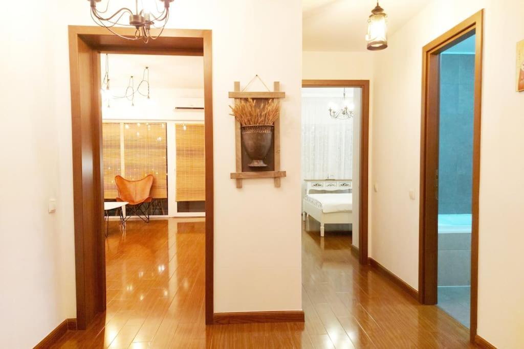 Cosy Boutique 61 Sqm Apartment - Private Parking - Ten Blocks Residence Бухарест Экстерьер фото